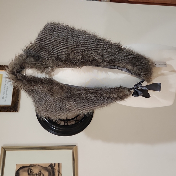 Collar and glove set - Picture 1 of 10